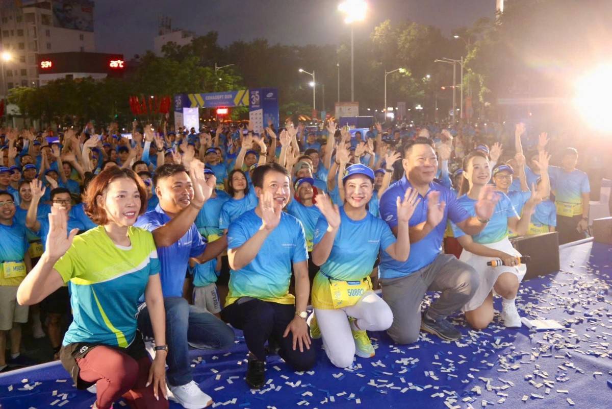 Giải thu hút hơn 1.000 vận động viên tham gia chạy.