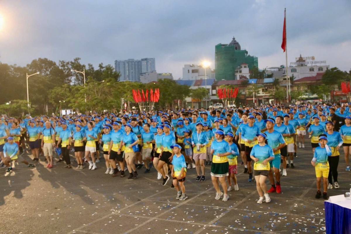 Giải thu hút hơn 1.000 vận động viên tham gia chạy.
