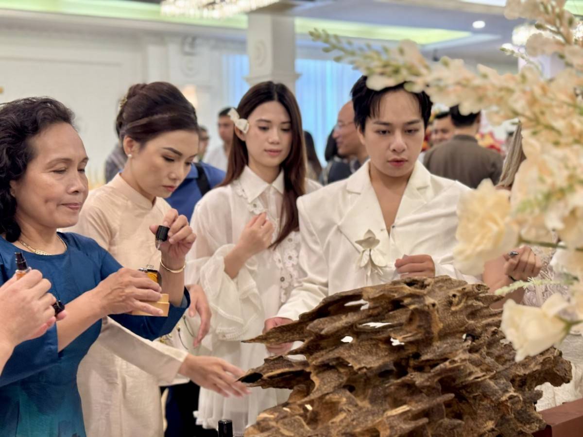 UNI - Khi hương trầm dấn lối đến an nhiên