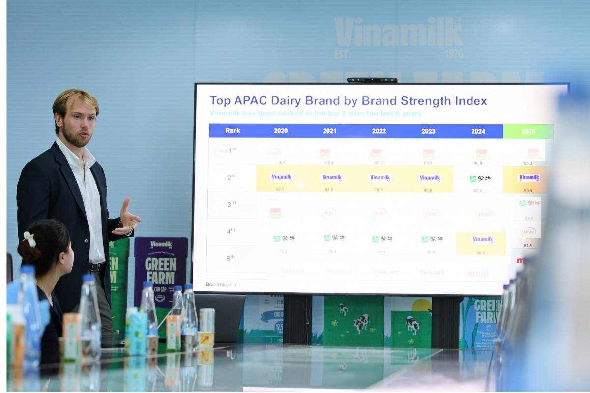 Hình 1: Ông Alex Haigh – Giám đốc điều hành Brand Finance khu vực châu Á – Thái Bình Dương chia sẻ về báo cáo giá trị thương hiệu năm 2025 (Ảnh: Nguyễn Hoàng).