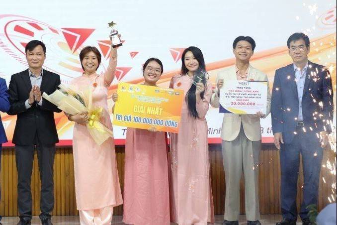 Dự án “Ánh sáng sứ” giành giải nhất cuộc thi Khởi nghiệp và Đổi mới sáng tạo TP HCM 2025