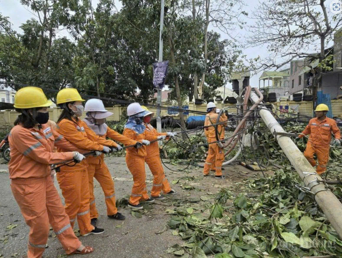Phụ nữ EVNNPC - bản lĩnh sáng tạo, thắp sáng niềm tin