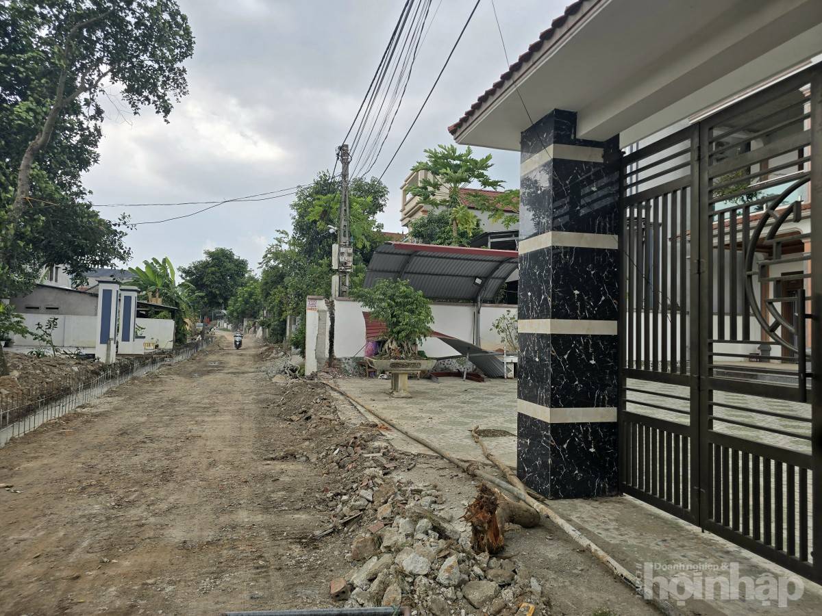 Giáo dân Minh Đức đồng lòng hiến đất mở đường quê