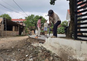 Giáo dân Minh Đức đồng lòng hiến đất mở đường quê