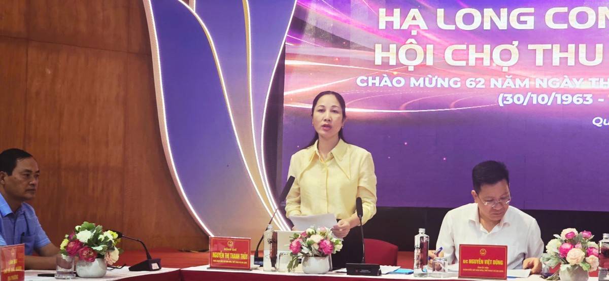 Bà Nguyễn Thị Thanh Thủy PGĐ Sở Du lịch Quảng Ninh thông tin tại cuộc họp báo