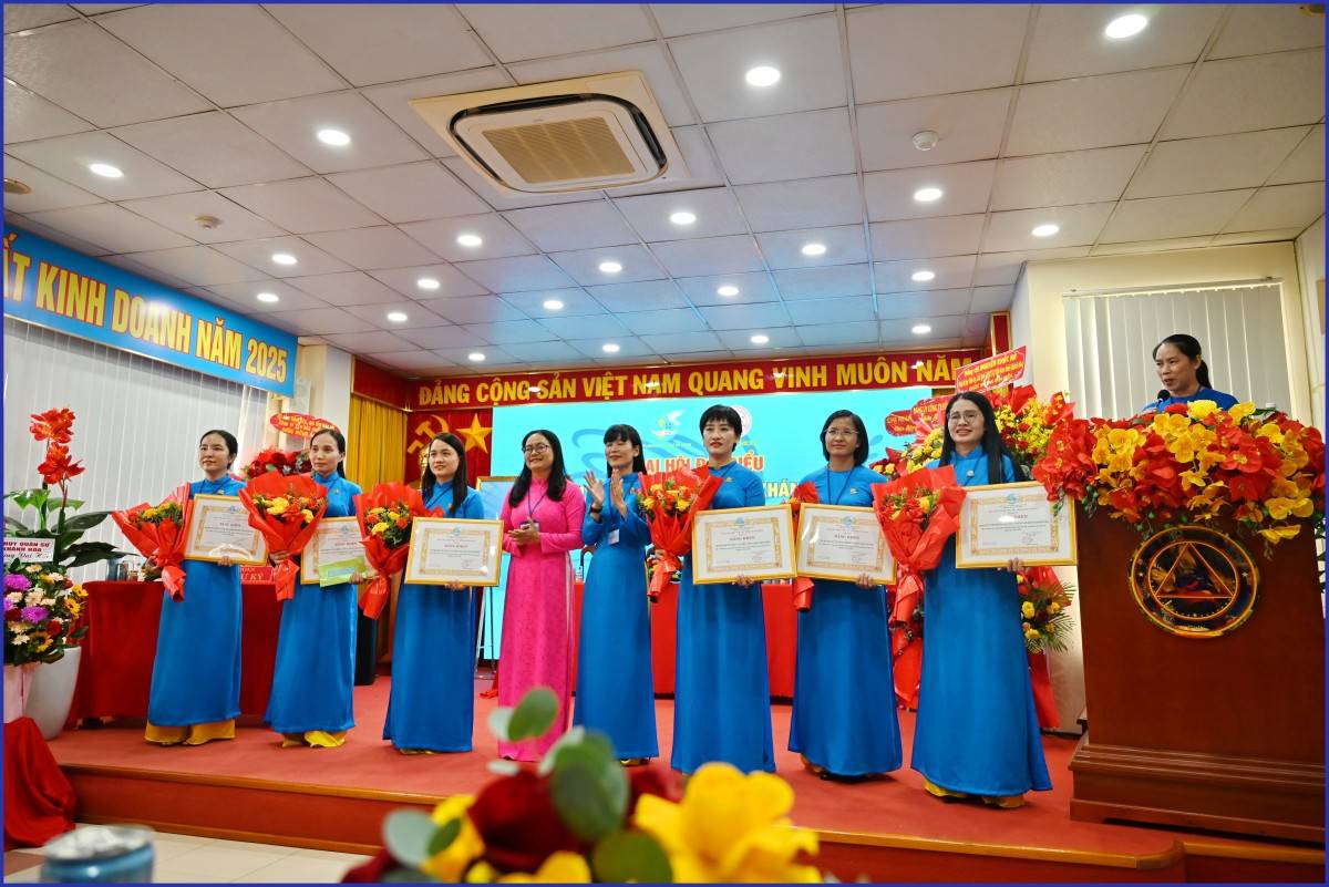 Đại diện 2.000 phụ nữ  từ 23 đơn vị toàn Công Ty dự  Đại Hội Đại biểu Phụ Nữ  Công Ty Yến Sào Khánh Hòa