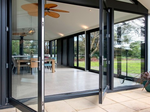 Cửa nhôm có cầu cách nhiệt Eurowindow: Bảo vệ gia đình mùa đông