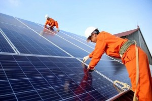 Đề xuất quy định mới: Lắp điện mặt trời mái nhà tự dùng phải thông báo với chính quyền địa phương