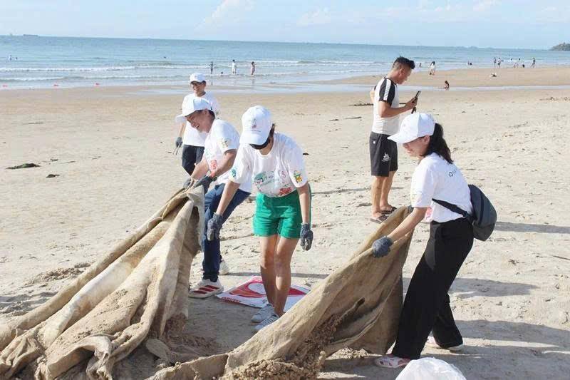 vận động du khách tham gia các phong trào “Ngày Chủ nhật xanh”, “Du lịch không rác thải nhựa”