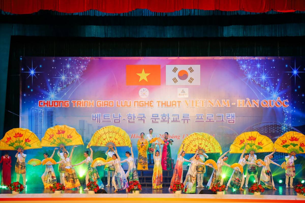 “Non nước Khánh Hòa” mang nét văn hóa Việt Nam đến với xứ sở kim chi Hàn Quốc