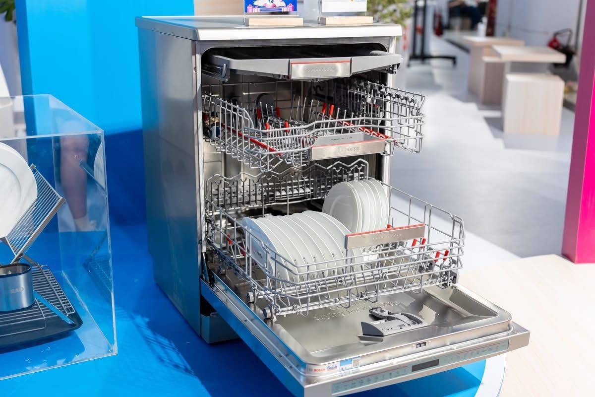 Bosch mang công nghệ thông minh - Biến ngôi nhà, phương tiện và nhà máy trở thành không gian tiện nghi, an toàn và bền vững hơn Bosch mang công nghệ thông minh - Biến ngôi nhà, phương tiện và nhà máy trở thành không gian tiện nghi, an toàn và bền vững hơn