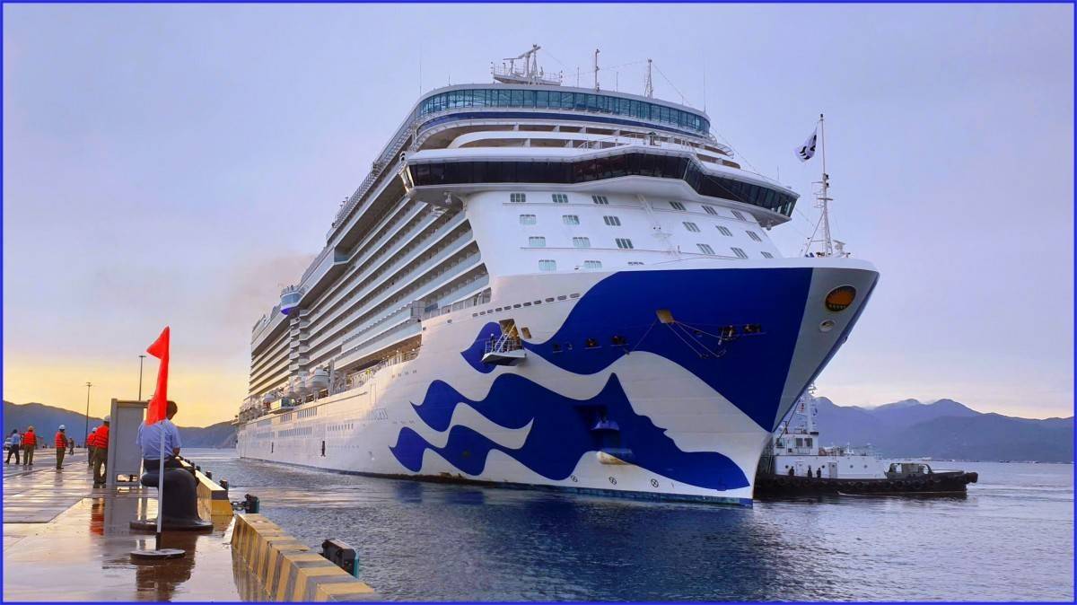 Tàu biển quốc tế  Discovery Princess đưa 1.200 du khách đến thành phố Vịnh đẹp thế giới