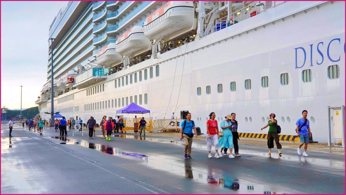Tàu biển quốc tế  Discovery Princess đưa 1.200 du khách đến thành phố Vịnh đẹp thế giới Tàu biển quốc tế  Discovery Princess đưa 1.200 du khách đến thành phố Vịnh đẹp thế giới