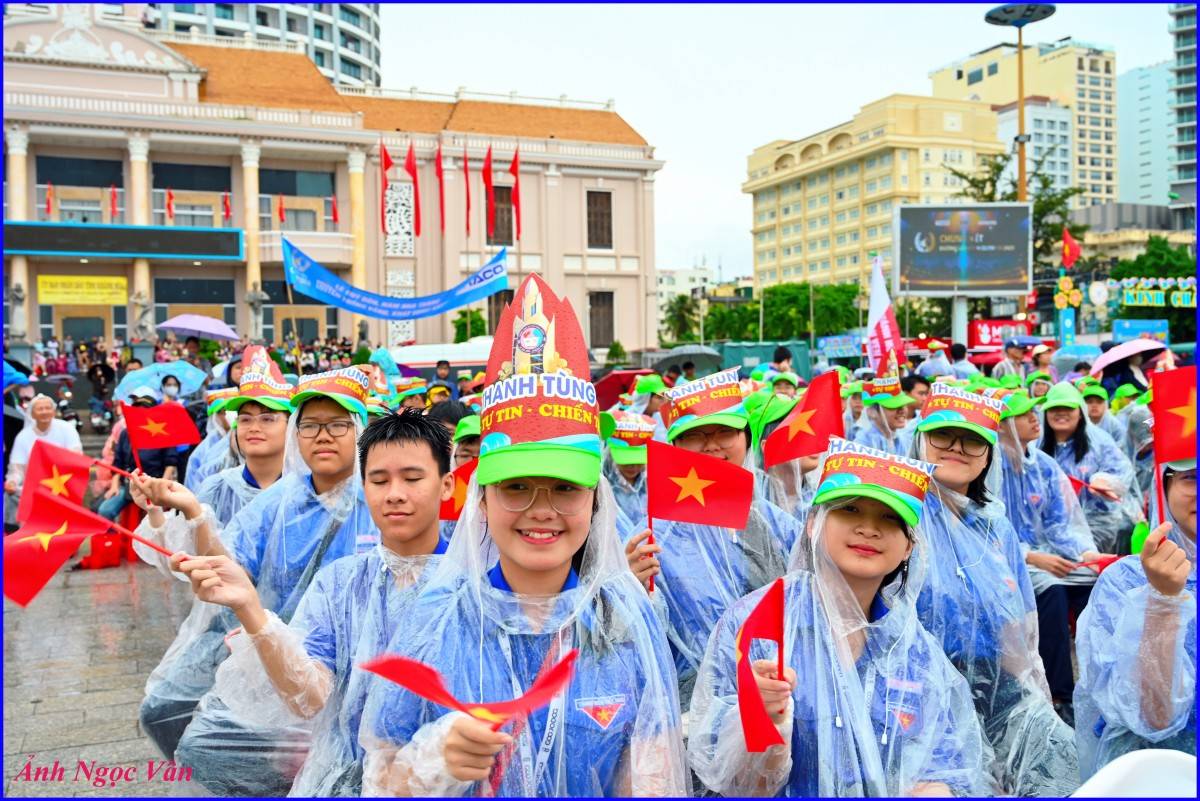 Hơn 4.000 người đội mưa cổ vũ Olympia 2025 tại điểm cầu Khánh Hòa Hơn 4.000 người đội mưa cổ vũ Olympia 2025 tại điểm cầu Khánh Hòa