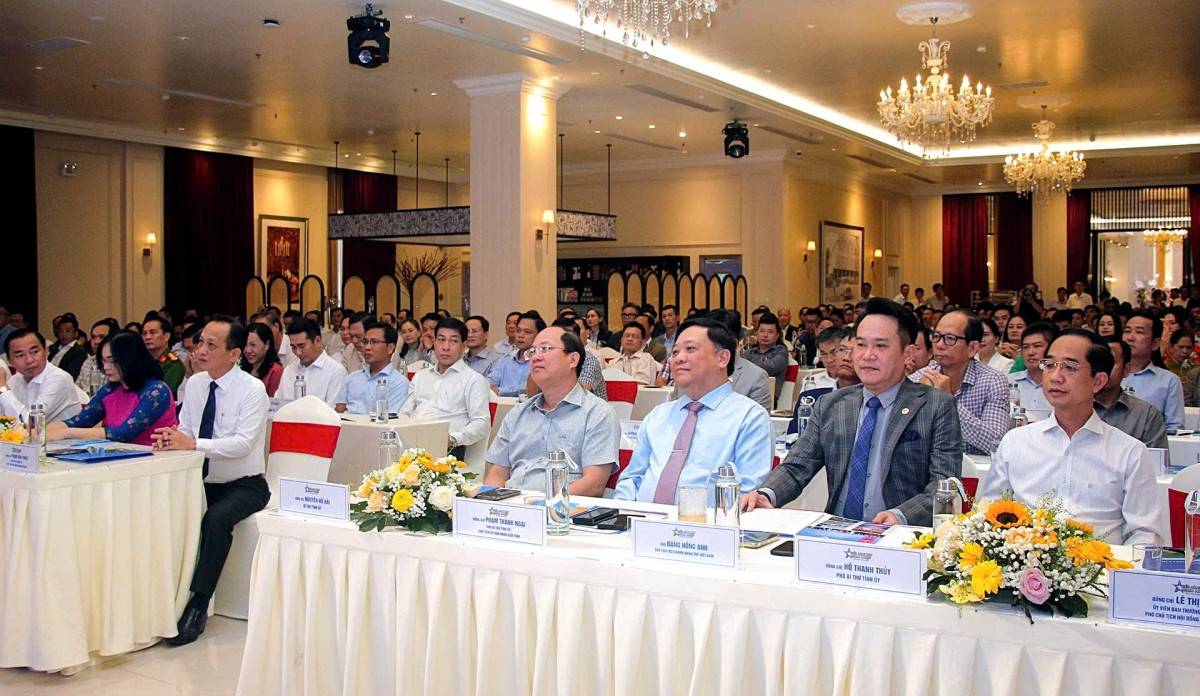 Quang cảnh Diễn đàn. Quang cảnh Diễn đàn.