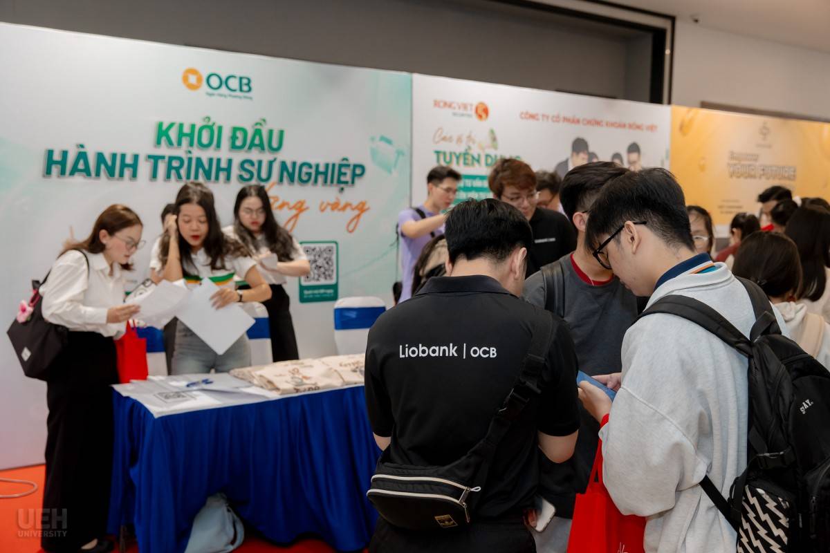 UEH Career Fair 2025: 3.000 cơ hội việc làm và hành trình kết nối tri thức – doanh nghiệp UEH Career Fair 2025: 3.000 cơ hội việc làm và hành trình kết nối tri thức – doanh nghiệp