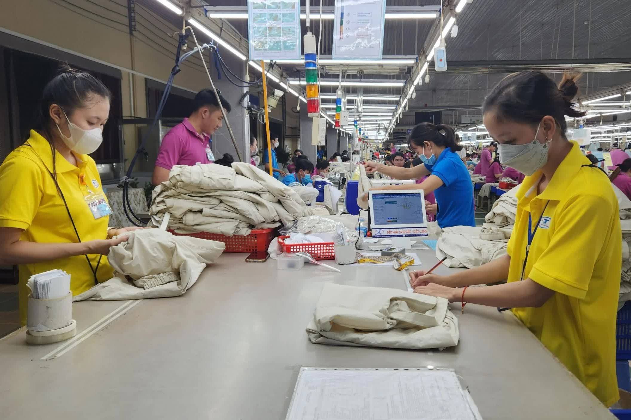 Ngành gỗ, dệt may, nông sản Việt Nam đón cơ hội lớn từ thuế đối ứng mới của Mỹ