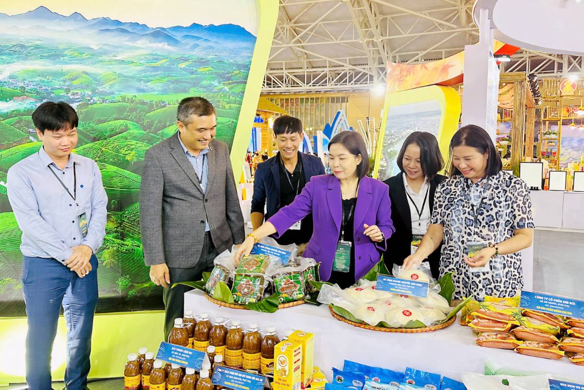 Phú Thọ quảng bá sản phẩm đặc trưng tại Hội chợ Mùa Thu 2025 Phú Thọ quảng bá sản phẩm đặc trưng tại Hội chợ Mùa Thu 2025