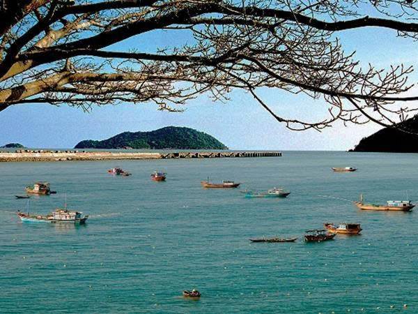 Cảng Hòn Khoai sẽ được xây dựng trên đảo Hòn Khoai cách bờ biển khoảng 17 km Cảng Hòn Khoai sẽ được xây dựng trên đảo Hòn Khoai cách bờ biển khoảng 17 km