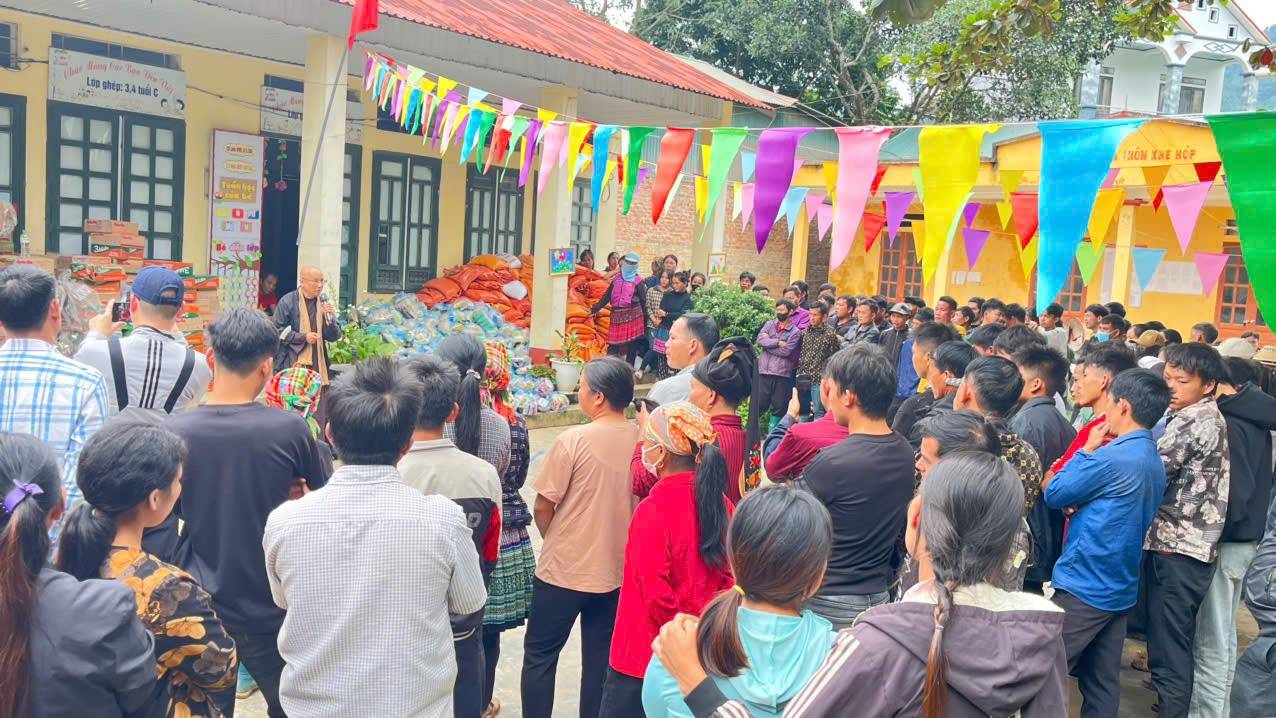 Hành trình lan tỏa yêu thương – Kết nối nghĩa tình đến với bà con vùng cao Mỏ Vàng Hành trình lan tỏa yêu thương – Kết nối nghĩa tình đến với bà con vùng cao Mỏ Vàng