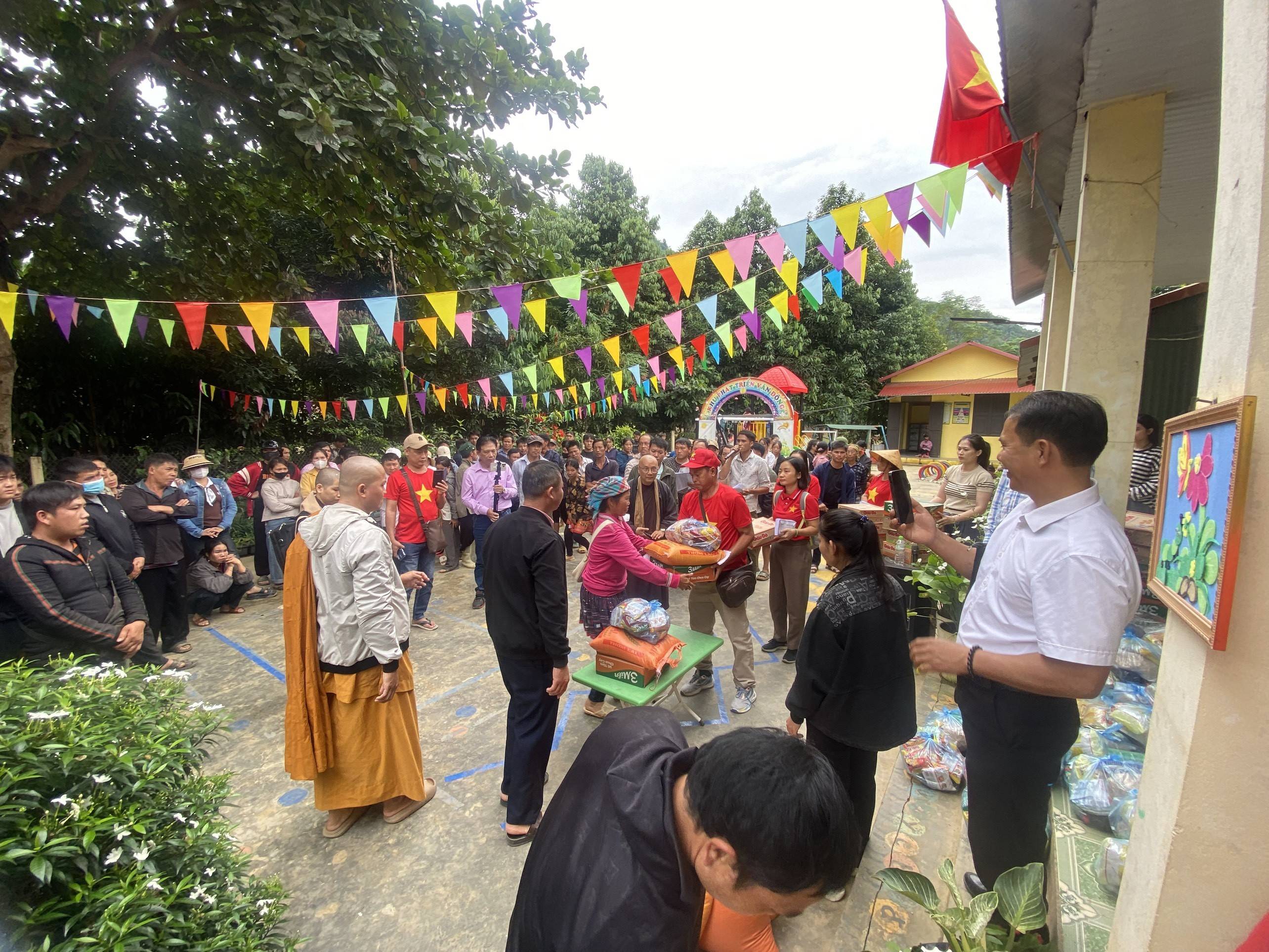 Hành trình lan tỏa yêu thương – Kết nối nghĩa tình đến với bà con vùng cao Mỏ Vàng Hành trình lan tỏa yêu thương – Kết nối nghĩa tình đến với bà con vùng cao Mỏ Vàng