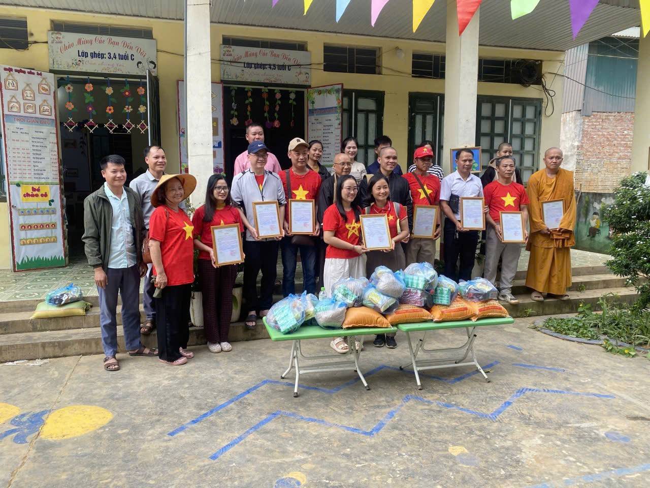 Hành trình lan tỏa yêu thương – Kết nối nghĩa tình đến với bà con vùng cao Mỏ Vàng Hành trình lan tỏa yêu thương – Kết nối nghĩa tình đến với bà con vùng cao Mỏ Vàng