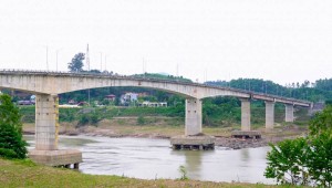 Phú Thọ tạm cấm lưu thông cầu sông Lô, hàng nghìn hộ dân gặp khó