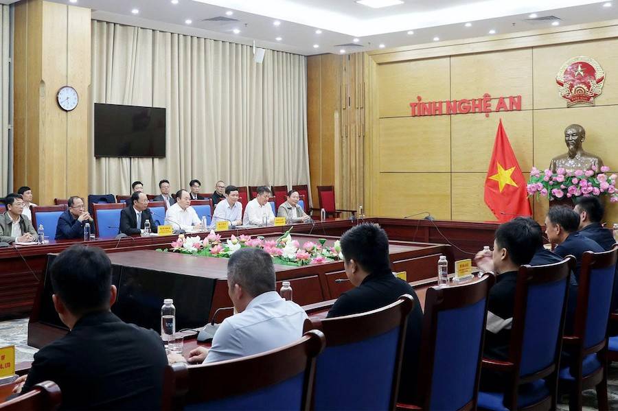 UBND tỉnh Nghệ An làm việc với Công ty TNHH VSIP Nghệ An và Nhà đầu tư Radiant Opto – Electronics Corporation cùng các đối tác về tình hình triển khai các dự án đầu tư tại Nghệ An. UBND tỉnh Nghệ An làm việc với Công ty TNHH VSIP Nghệ An và Nhà đầu tư Radiant Opto – Electronics Corporation cùng các đối tác về tình hình triển khai các dự án đầu tư tại Nghệ An.