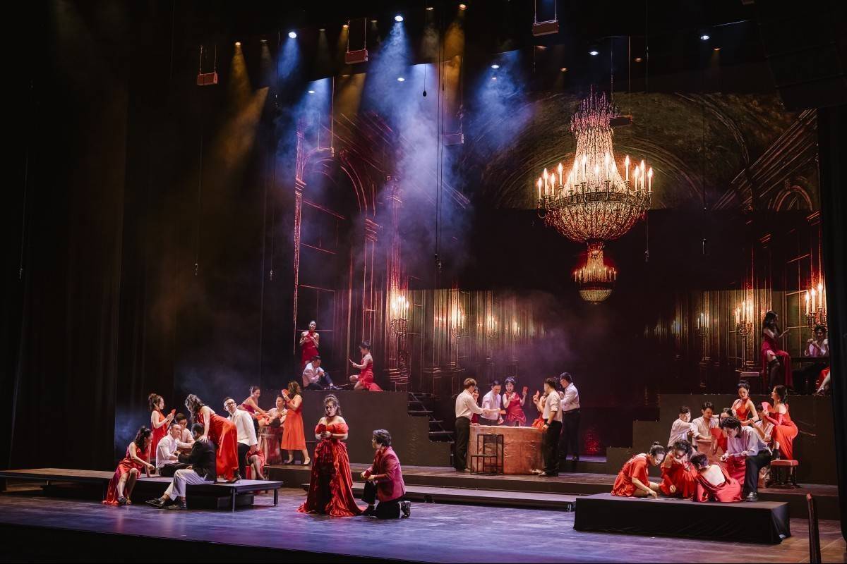 Khán giả Hà Nội đắm chìm trong bản tình ca bi tráng La Traviata