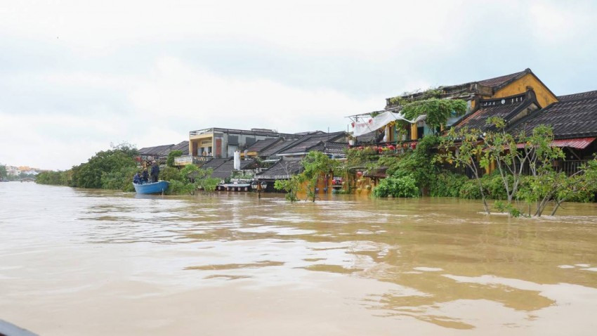 Ngập lụt sâu diện rộng vẫn còn tiếp diễn tại các vùng trũng thấp ven sông Ngập lụt sâu diện rộng vẫn còn tiếp diễn tại các vùng trũng thấp ven sông