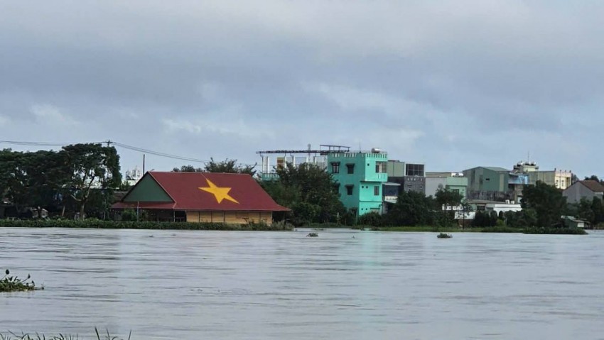 Nước lũ sáng nay tại Sông Bàn Thạch, phường Bà Thạch, TP.Đà Nẵng Nước lũ sáng nay tại Sông Bàn Thạch, phường Bà Thạch, TP.Đà Nẵng