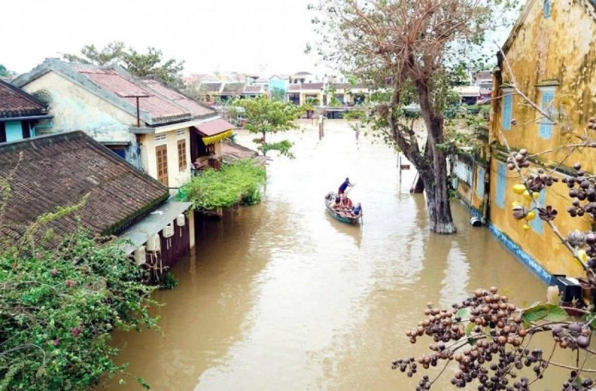 Sáng 28-10, do ảnh hưởng của mưa lớn kéo dài, nước Sáng 28-10, do ảnh hưởng của mưa lớn kéo dài, nước