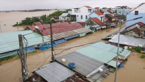 Đà Nẵng: Nước sông dâng cao, nhiều xã, phường ven sông vẫn còn chìm trong biển nước