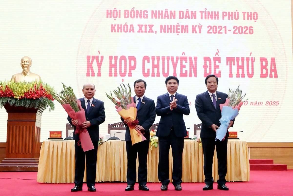 Ông Bùi Đức Hinh được bầu giữ chức Chủ tịch HĐND tỉnh Phú Thọ khóa XIX Ông Bùi Đức Hinh được bầu giữ chức Chủ tịch HĐND tỉnh Phú Thọ khóa XIX