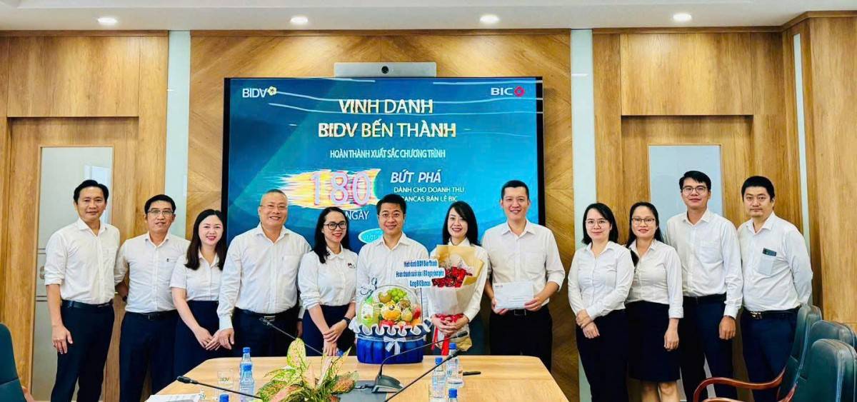 Bảo vệ nền tảng tư tưởng của Đảng từ góc nhìn người đảng viên ngành ngân hàng Bảo vệ nền tảng tư tưởng của Đảng từ góc nhìn người đảng viên ngành ngân hàng