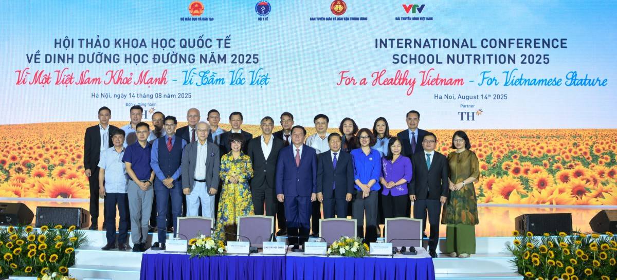 Kiên định, bền bỉ “Vì một Việt Nam khỏe mạnh – Vì tầm vóc Việt” Kiên định, bền bỉ “Vì một Việt Nam khỏe mạnh – Vì tầm vóc Việt”