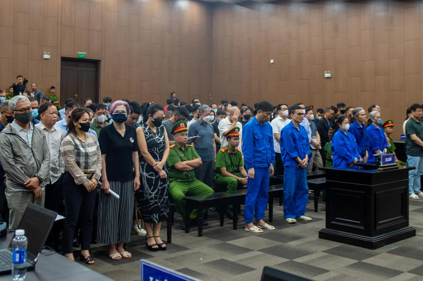 136 bị cáo hầu tòa, loạt doanh nghiệp liên quan vụ đánh bạc 2.600 tỷ đồng tại khách sạn Pullman 136 bị cáo hầu tòa, loạt doanh nghiệp liên quan vụ đánh bạc 2.600 tỷ đồng tại khách sạn Pullman