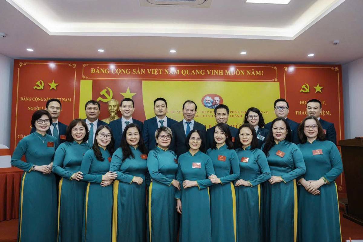 Bảo vệ nền tảng tư tưởng của Đảng từ góc nhìn người đảng viên ngành ngân hàng Bảo vệ nền tảng tư tưởng của Đảng từ góc nhìn người đảng viên ngành ngân hàng