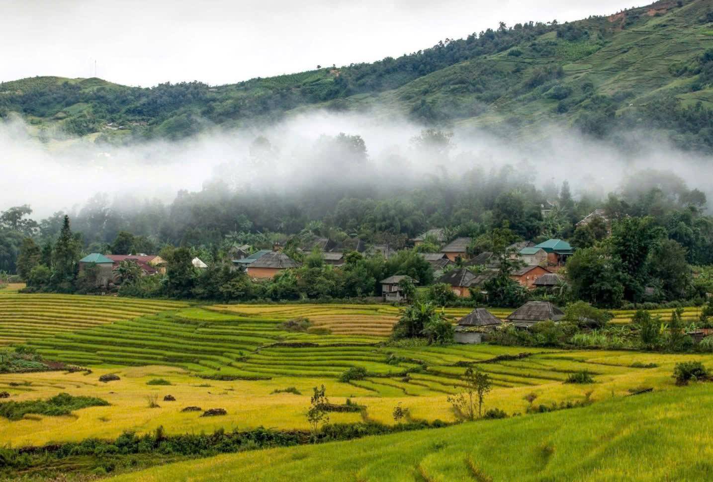 Lạc bước giữa Sapa mùa thu: Khi mây vờn núi, nắng hong lòng người Lạc bước giữa Sapa mùa thu: Khi mây vờn núi, nắng hong lòng người