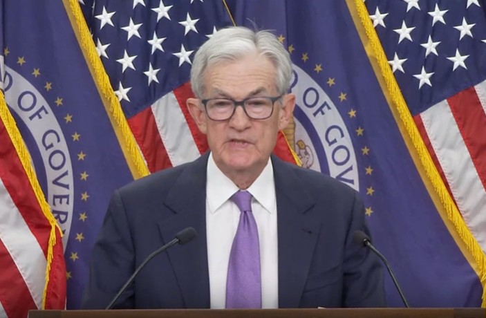 FED tiếp tục giảm lãi suất 0,25 điểm phần trăm, cảnh báo rủi ro gia tăng với thị trường việc làm