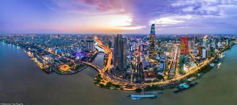 TP. Hồ Chí Minh vẫn là “cửa ngõ kinh tế” hấp dẫn nhất Việt Nam.