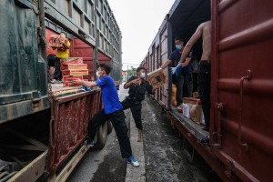 Đường sắt Việt Nam vận chuyển miễn phí hàng cứu trợ đến vùng lũ miền Trung