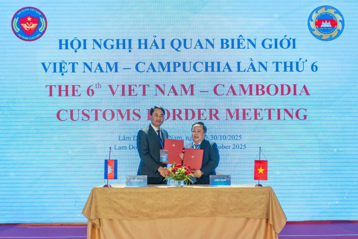 Hải quan Việt Nam - Campuchia tăng cường hợp tác trong đấu tranh chống buôn lậu Hải quan Việt Nam - Campuchia tăng cường hợp tác trong đấu tranh chống buôn lậu