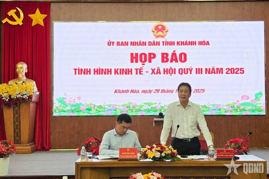 Đồng chí Nguyễn Long Biên, Phó chủ tịch UBND tỉnh Khánh Hòa điều hành họp báo. Đồng chí Nguyễn Long Biên, Phó chủ tịch UBND tỉnh Khánh Hòa điều hành họp báo.