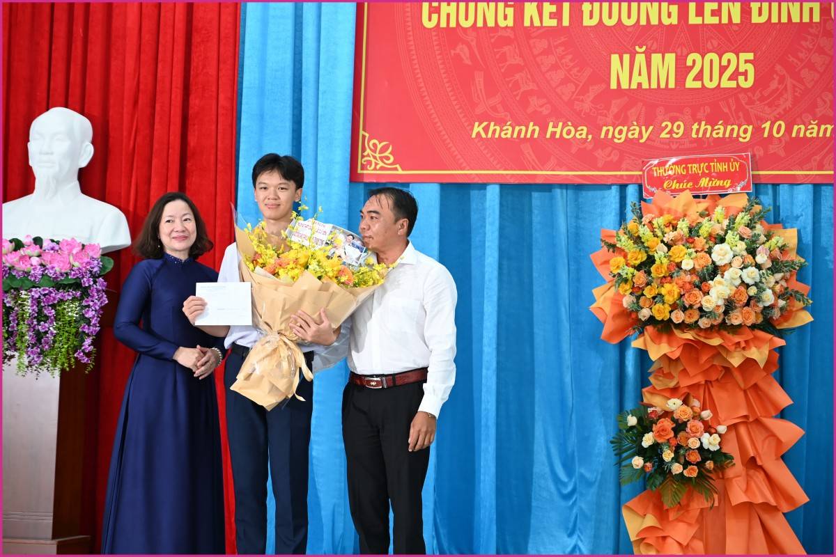 Đoàn Thanh Tùng – Á quân Olympia 2025, niềm tự hào của Khánh Hòa Đoàn Thanh Tùng – Á quân Olympia 2025, niềm tự hào của Khánh Hòa