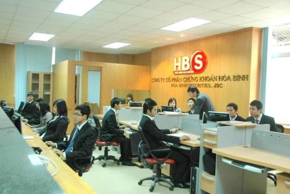 Chứng khoán Hòa Bình bị kiểm soát đặc biệt trong 4 tháng, buộc tạm dừng cho vay ký quỹ Chứng khoán Hòa Bình bị kiểm soát đặc biệt trong 4 tháng, buộc tạm dừng cho vay ký quỹ