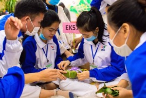 Lao động Việt Nam ở nước ngoài gửi về gần 7 tỷ USD mỗi năm