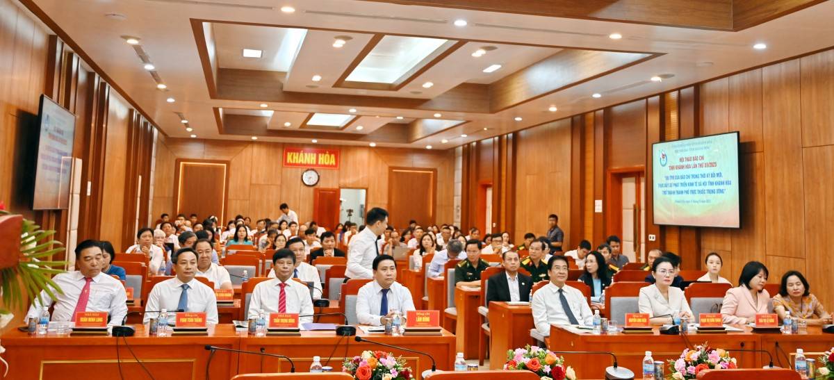 Báo chí Khánh Hòa phát huy vai trò trong thời kỳ đổi mới Báo chí Khánh Hòa phát huy vai trò trong thời kỳ đổi mới