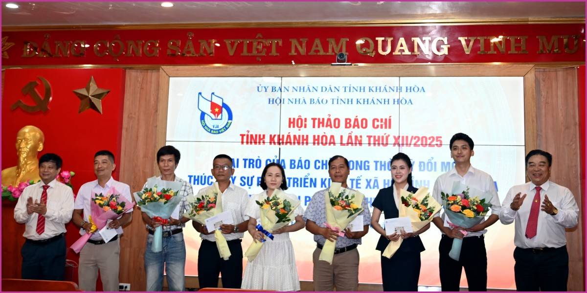 Báo chí Khánh Hòa phát huy vai trò trong thời kỳ đổi mới Báo chí Khánh Hòa phát huy vai trò trong thời kỳ đổi mới