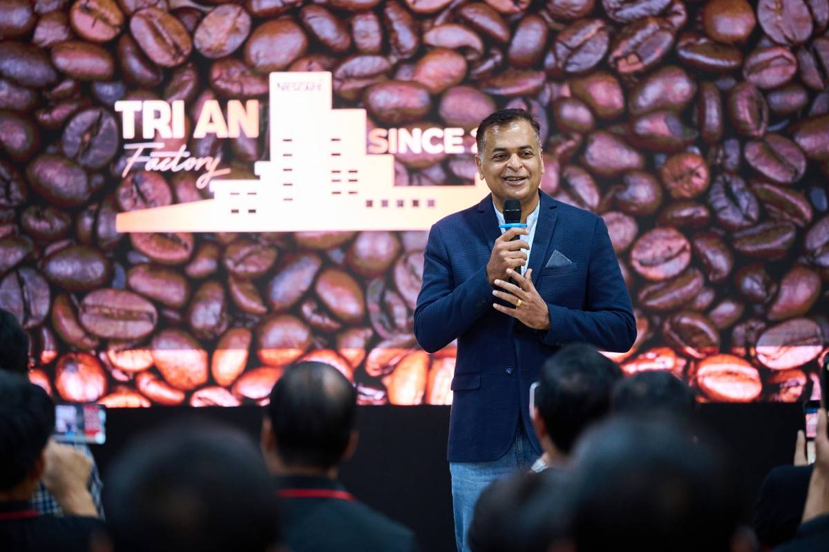 Ông Binu Jacob – Tổng Giám Đốc Nestlé Việt Nam phát biểu chào mừng đoàn nông dân tiêu biểu đến tham quan nhà máy Ông Binu Jacob – Tổng Giám Đốc Nestlé Việt Nam phát biểu chào mừng đoàn nông dân tiêu biểu đến tham quan nhà máy